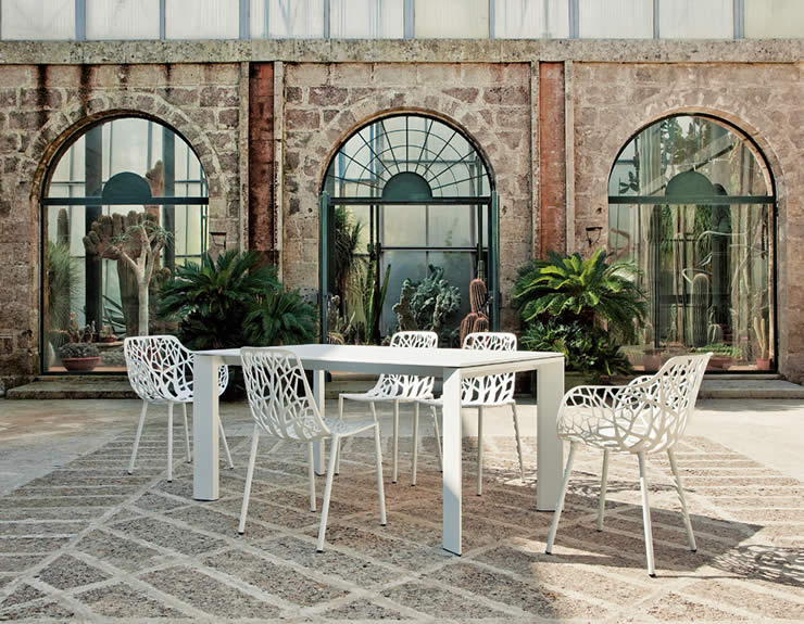 Grande Arche Gartentisch