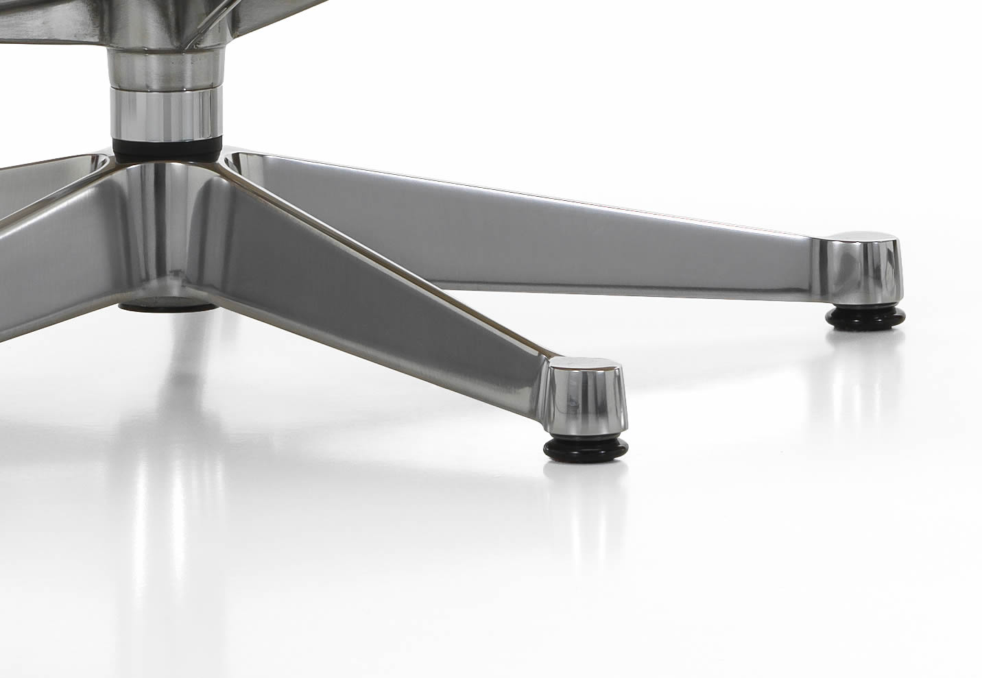 Eames Lounge Chair Kastanie schwarz