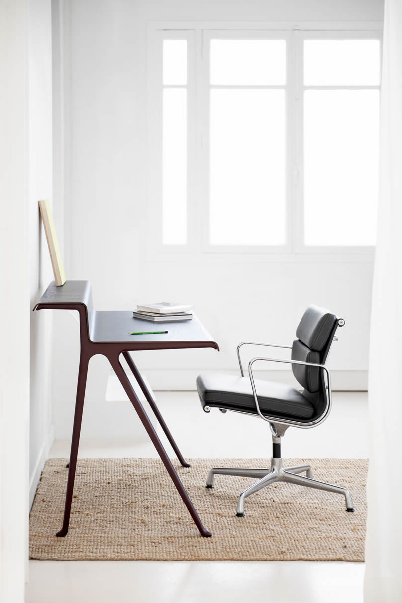 Courier Schreibtisch