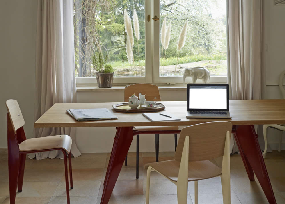 EM Table Jean Prouve