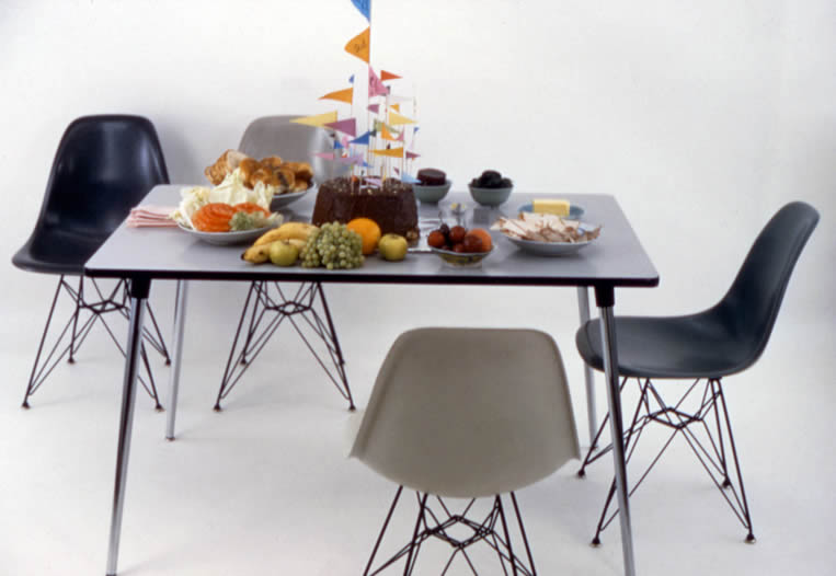 Eames Fiberglass Chair DSR