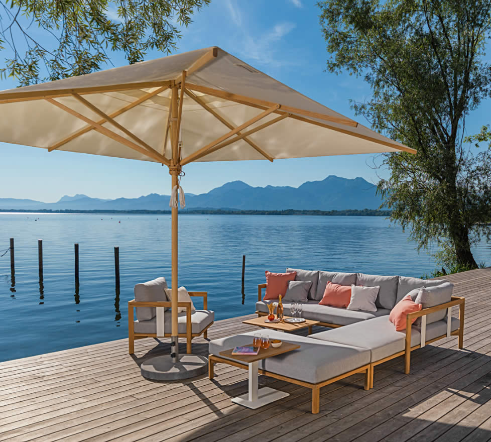 Klassiker Sonnenschirm mit Flaschenzug und Bodenplatte