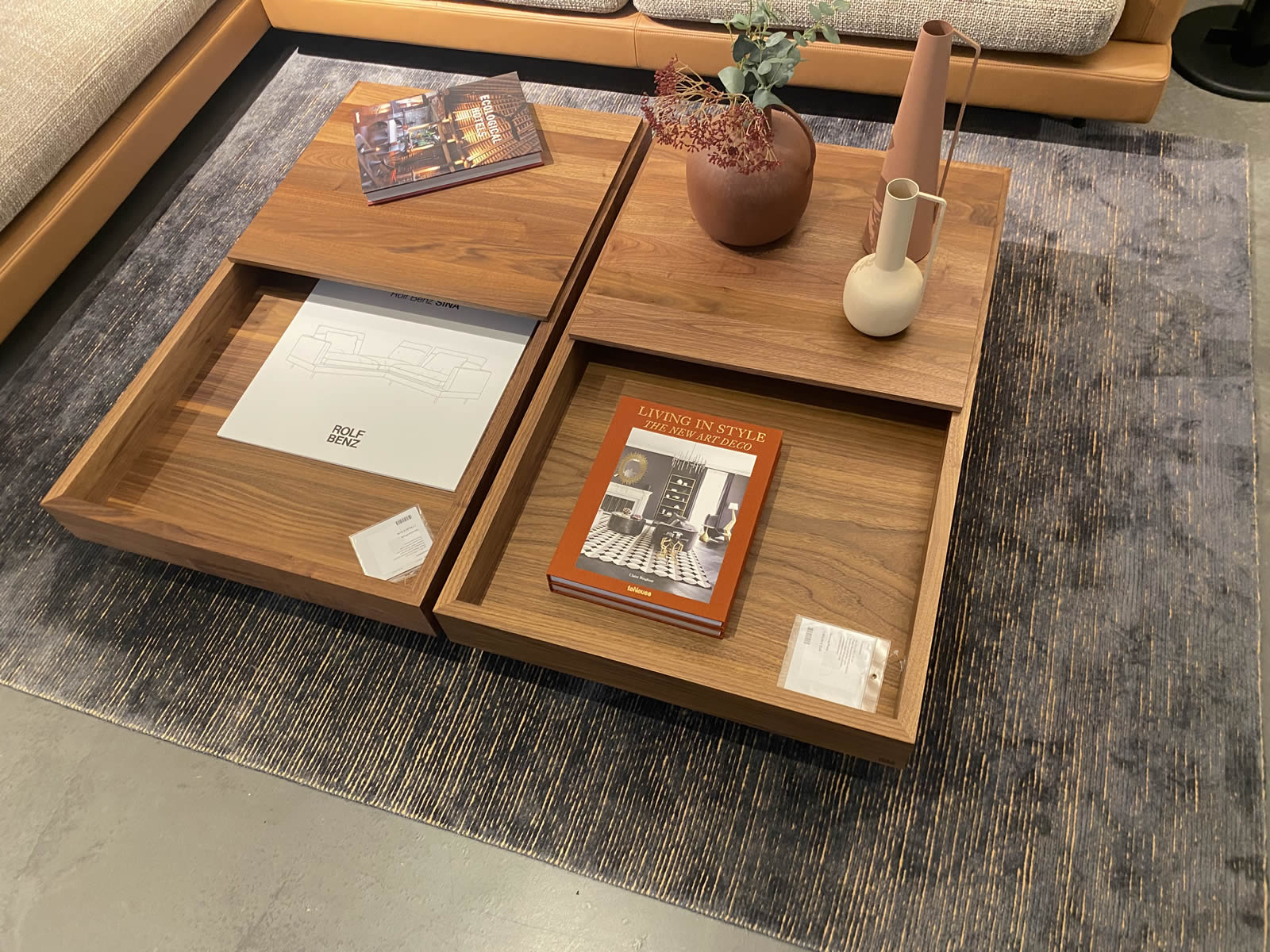 Eckgarnitur Sina mit Couchtischen und Anstellregal Ausstellungsstück