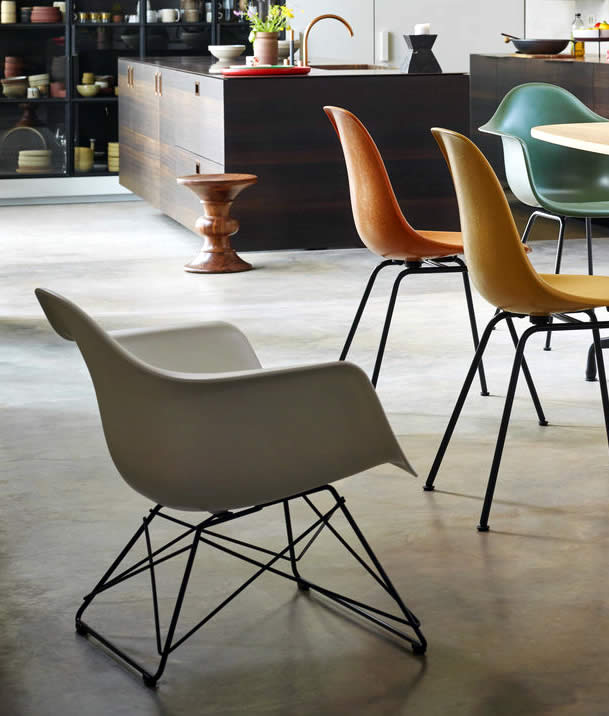 Eames Plastic Armchair RE LAR