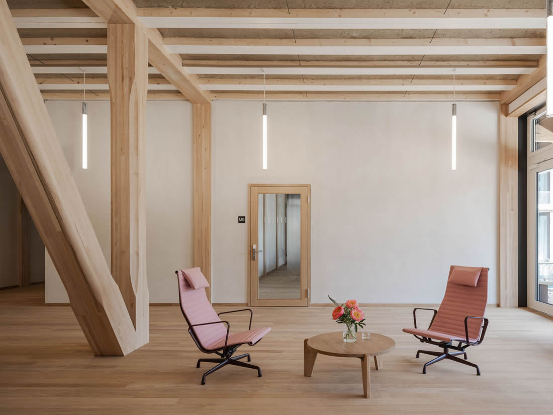 Aluminium Chair EA 124 / EA 125 neue Gestellfarben