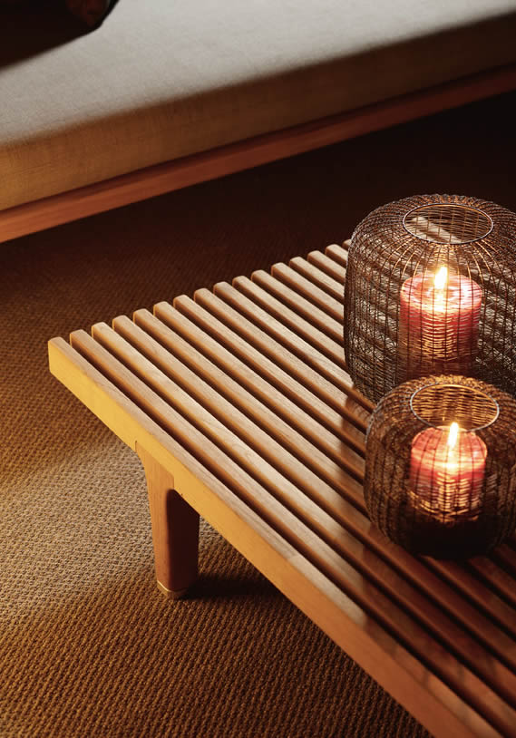 SEALINE Bank Teakholz