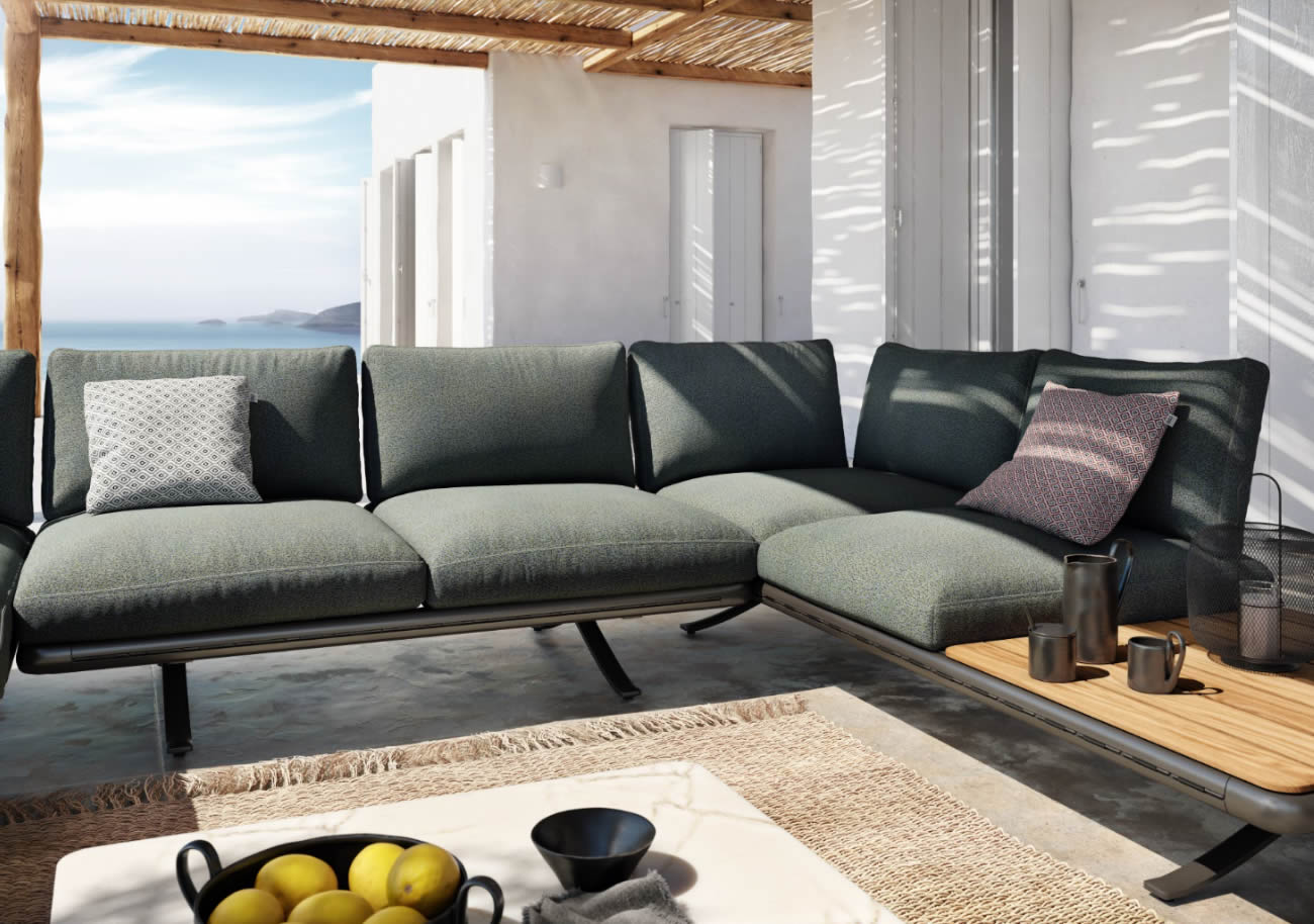 Yoko Sofa mit Teak-Ablage