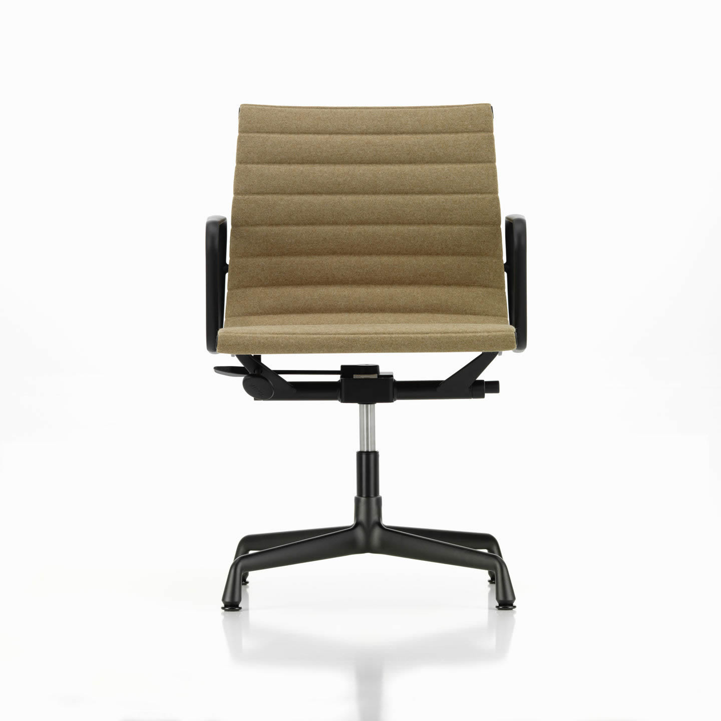 Aluminium Chair EA 132