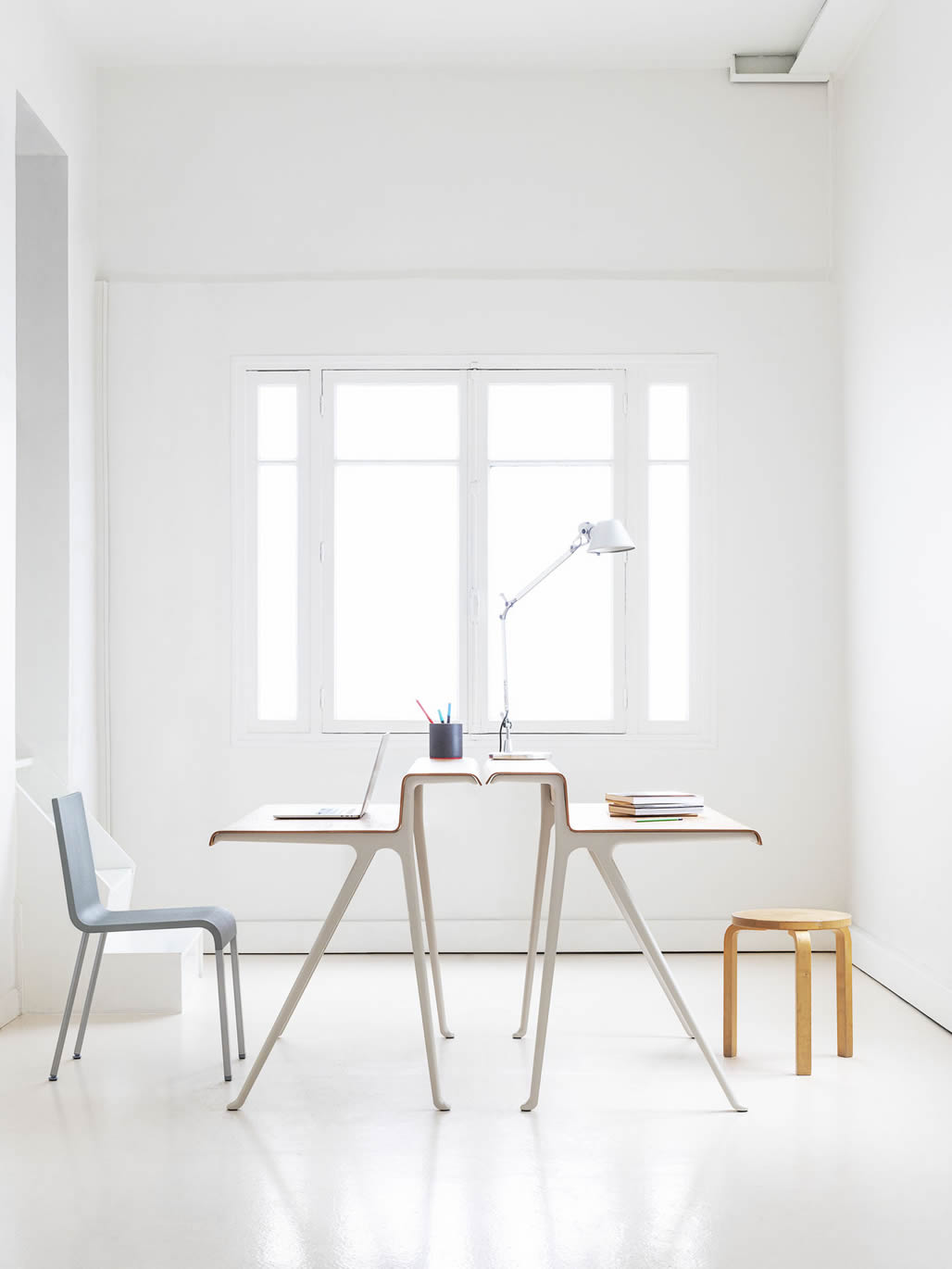 Courier Schreibtisch