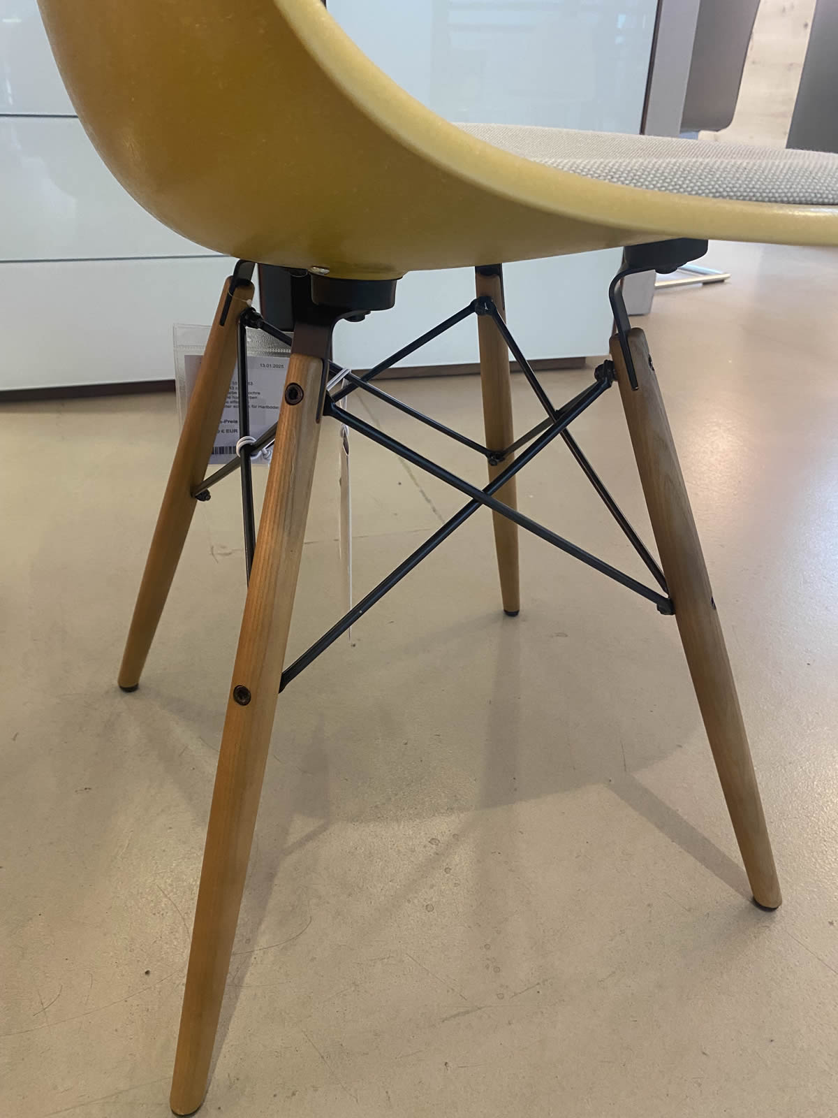 Stuhl Fiberglas DSW 15037 Ausstellungsstück