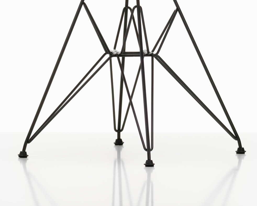 Eames Plastic Side Chair DSR Beauty Version