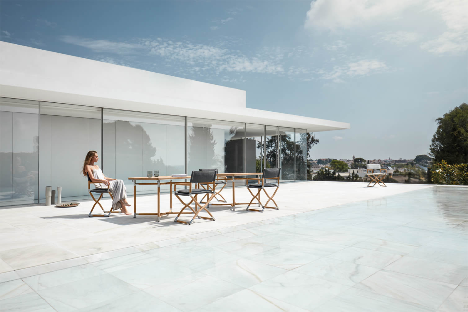 Navigator Folding Dining Table quadratisch