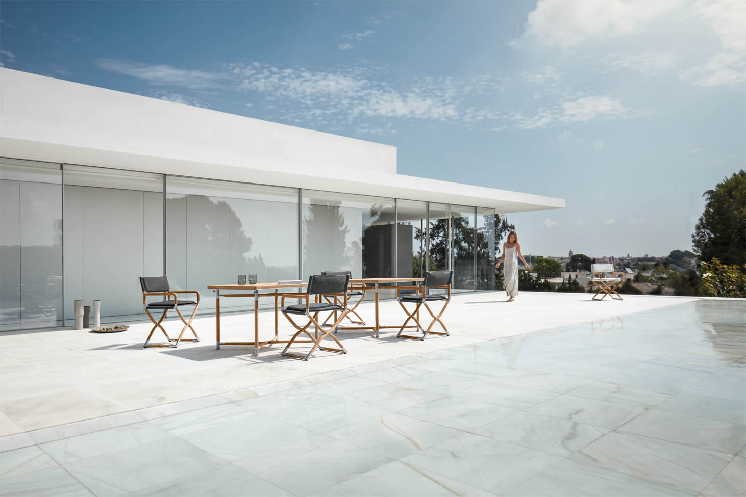 Navigator Folding Dining Table quadratisch