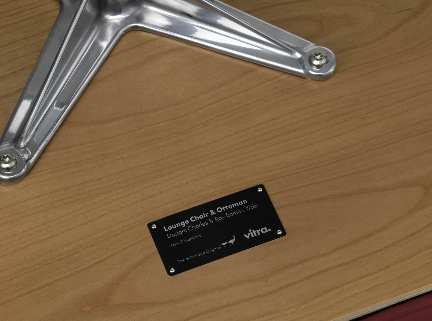 Eames Lounge Chair Kirsche natur Stoff Calma