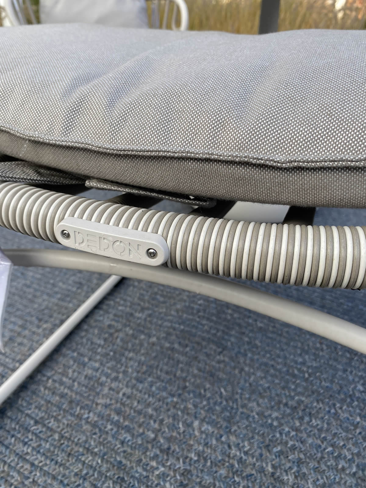 Lounge Chair Kida + Hocker + Tisch Satellite Ausstellungsstück