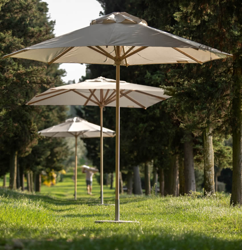 Basic Sonnenschirm mit Bodenplatte