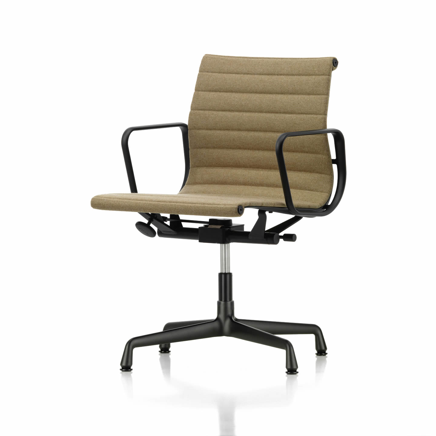 Aluminium Chair EA 132