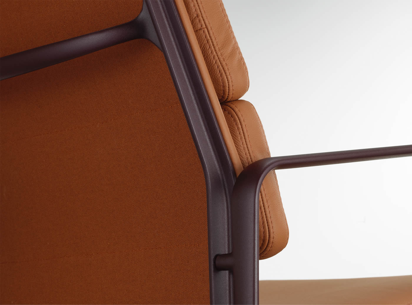 Soft Pad Chair EA 219 neue Gestellfarben