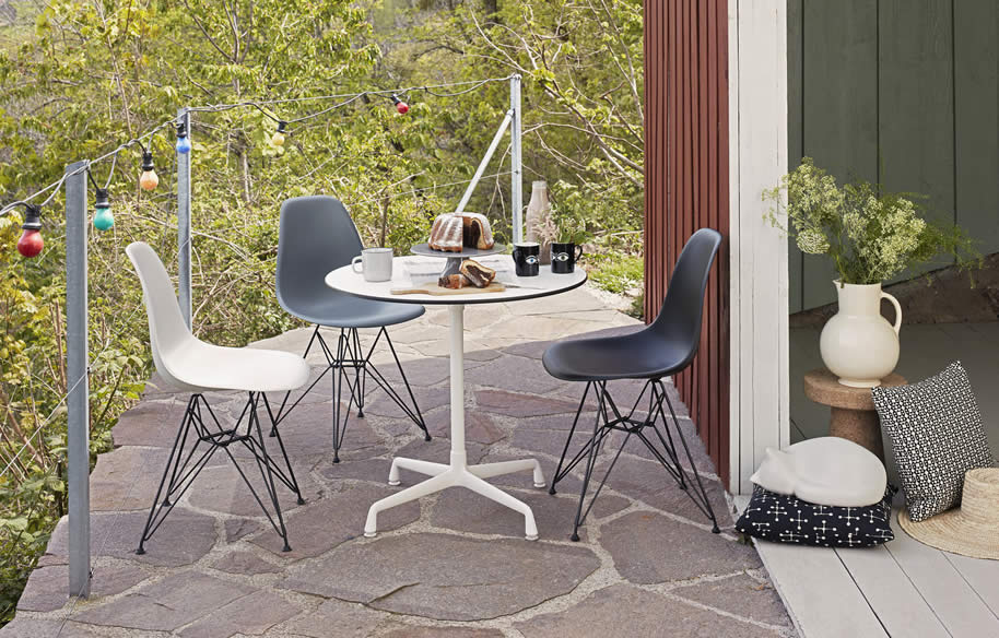 Eames Plastic Side Chair DSR White Collection