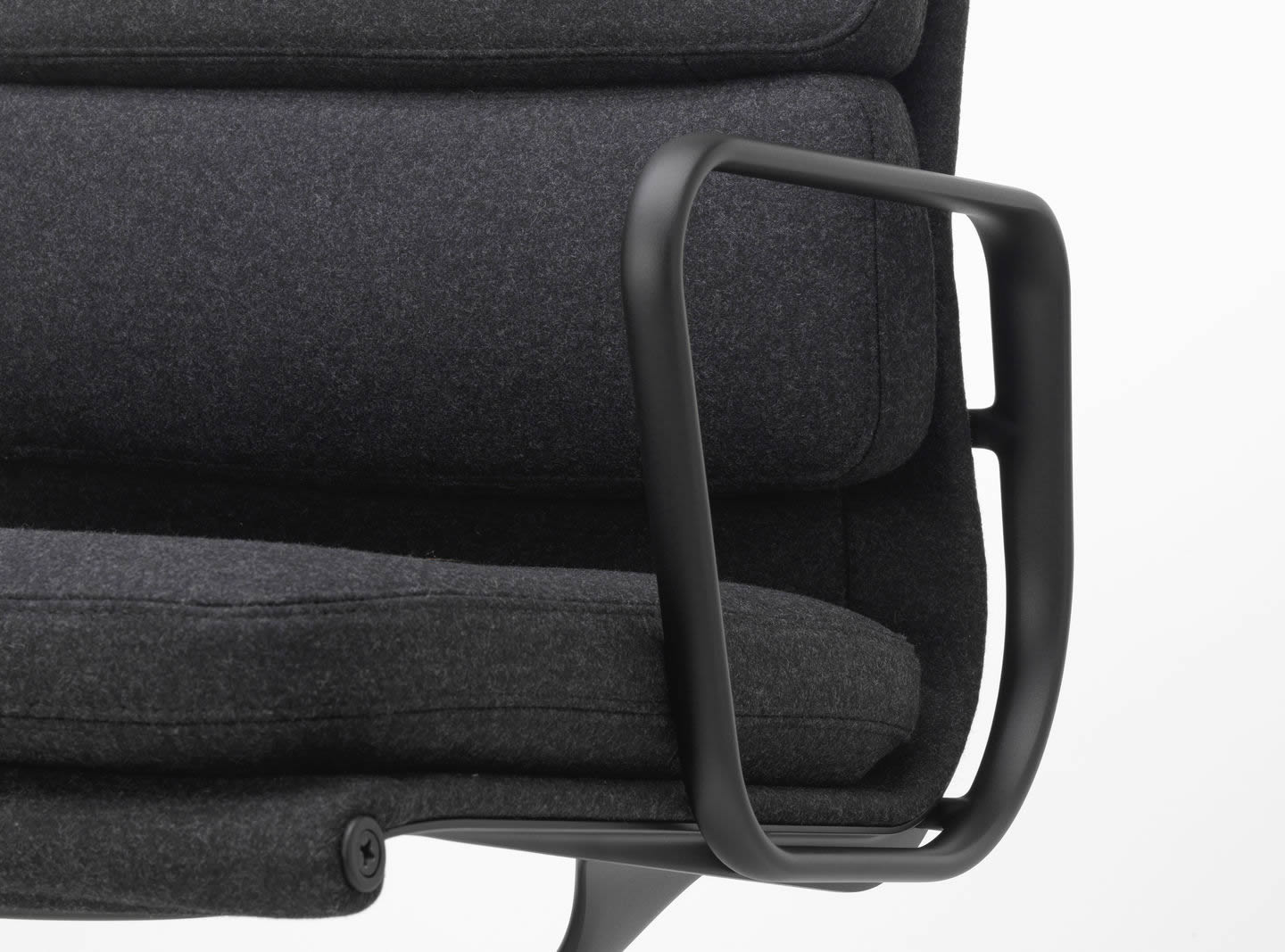 Soft Pad Chair EA 208 Cosy 2