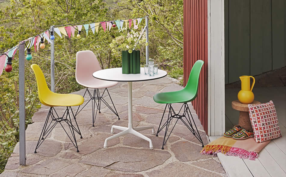 Eames Plastic Side Chair DSR White Collection