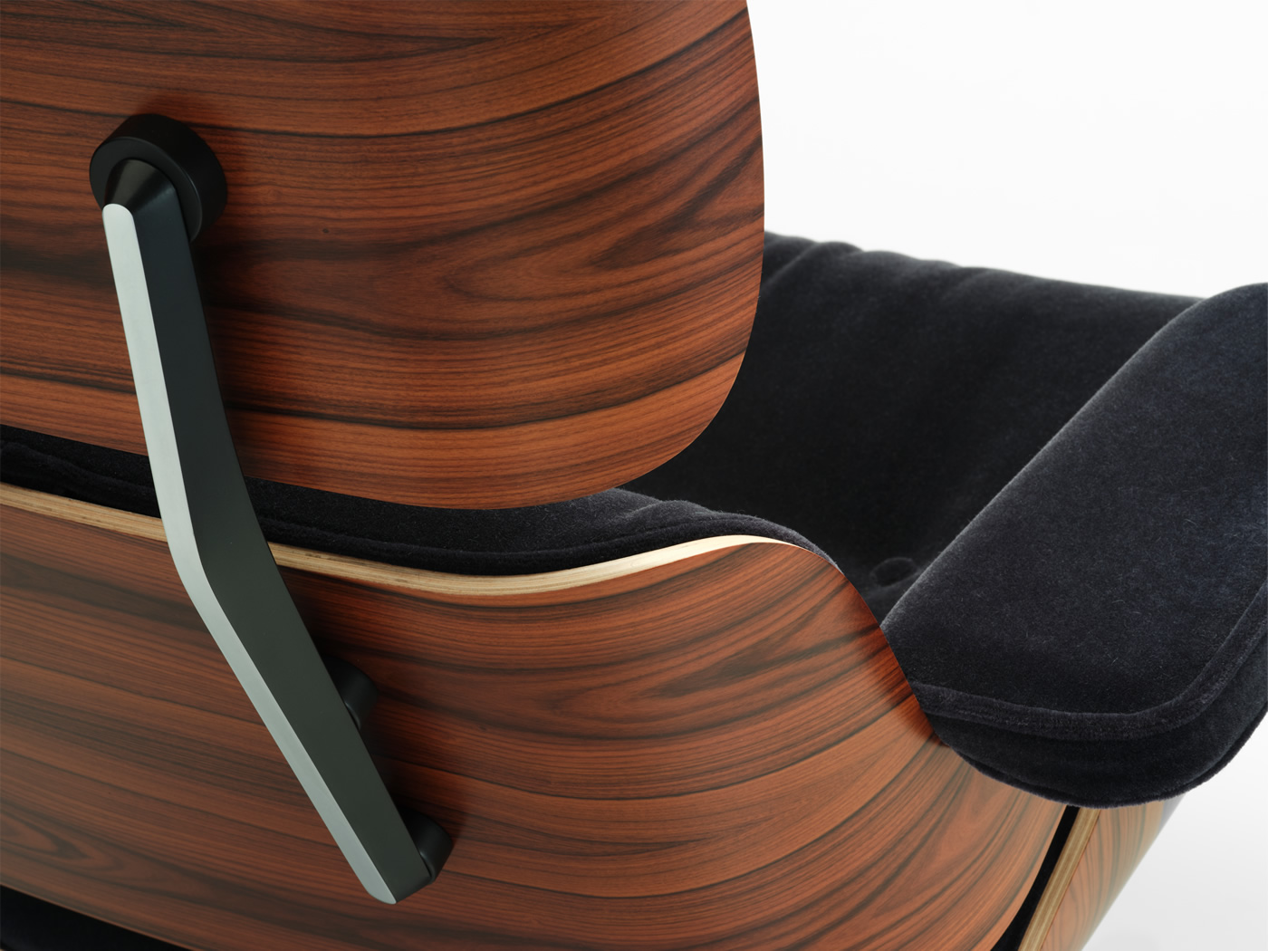 Eames Lounge Chair Santos Palisander Stoff Calma