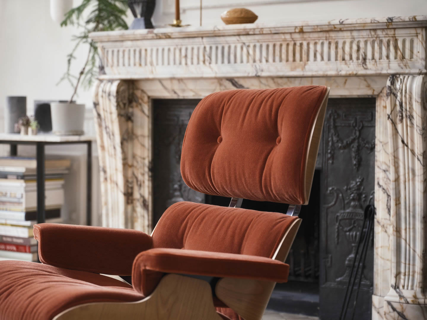 Eames Lounge Chair Kirsche natur Stoff Calma