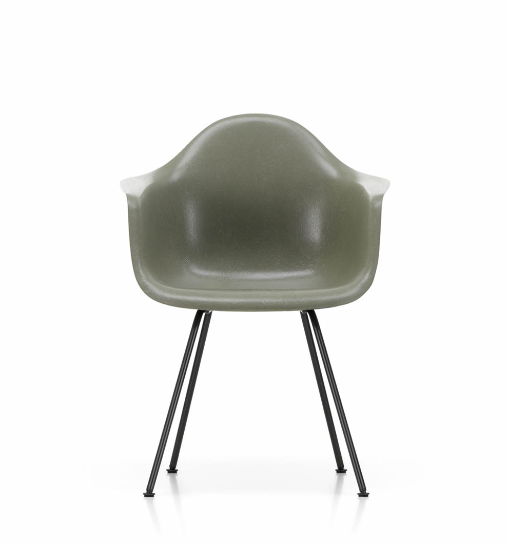 Eames Fiberglass Armchair DAX