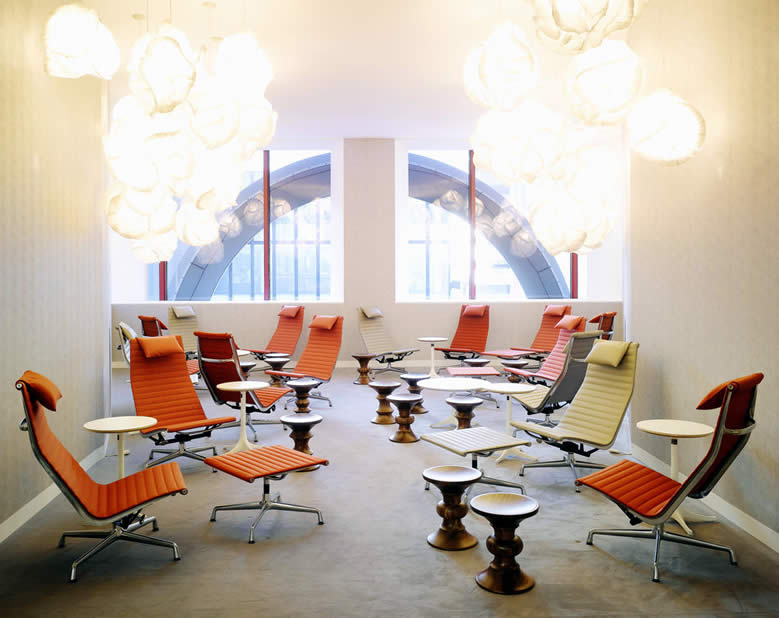 Aluminium Chair EA 124 / EA 125