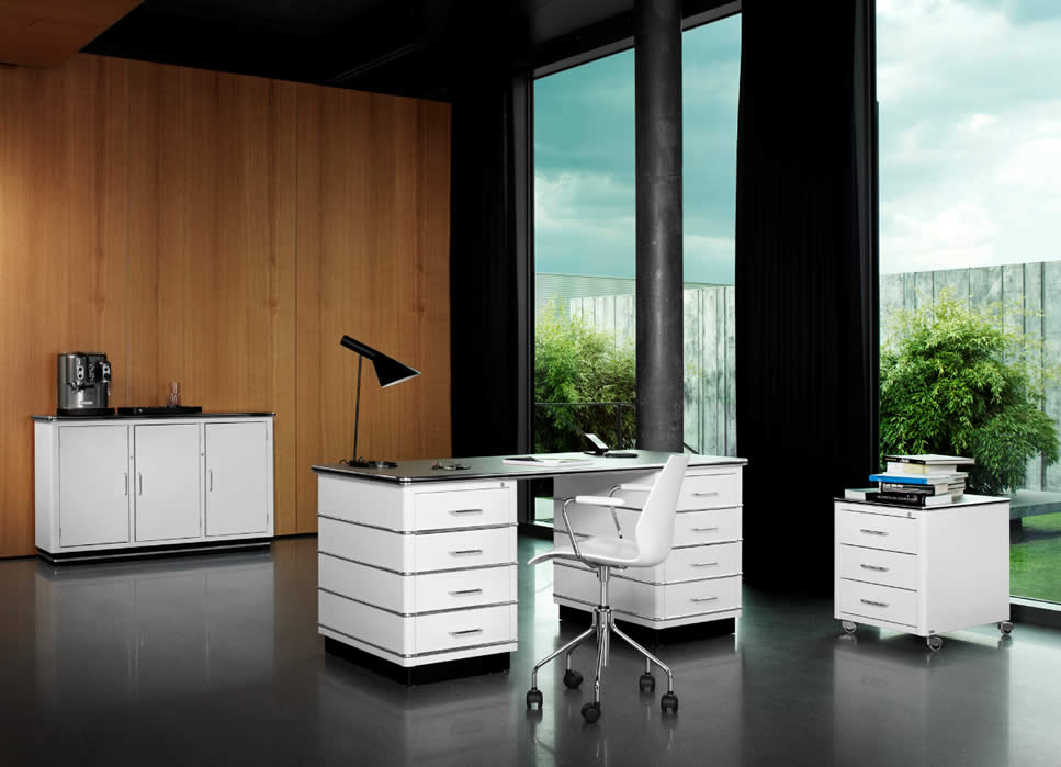 Classic Line Schreibtisch TB 229