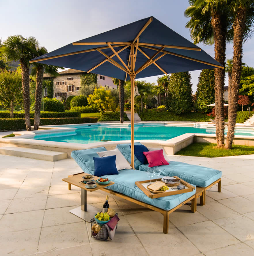 Klassiker Sonnenschirm mit Flaschenzug und Bodenplatte