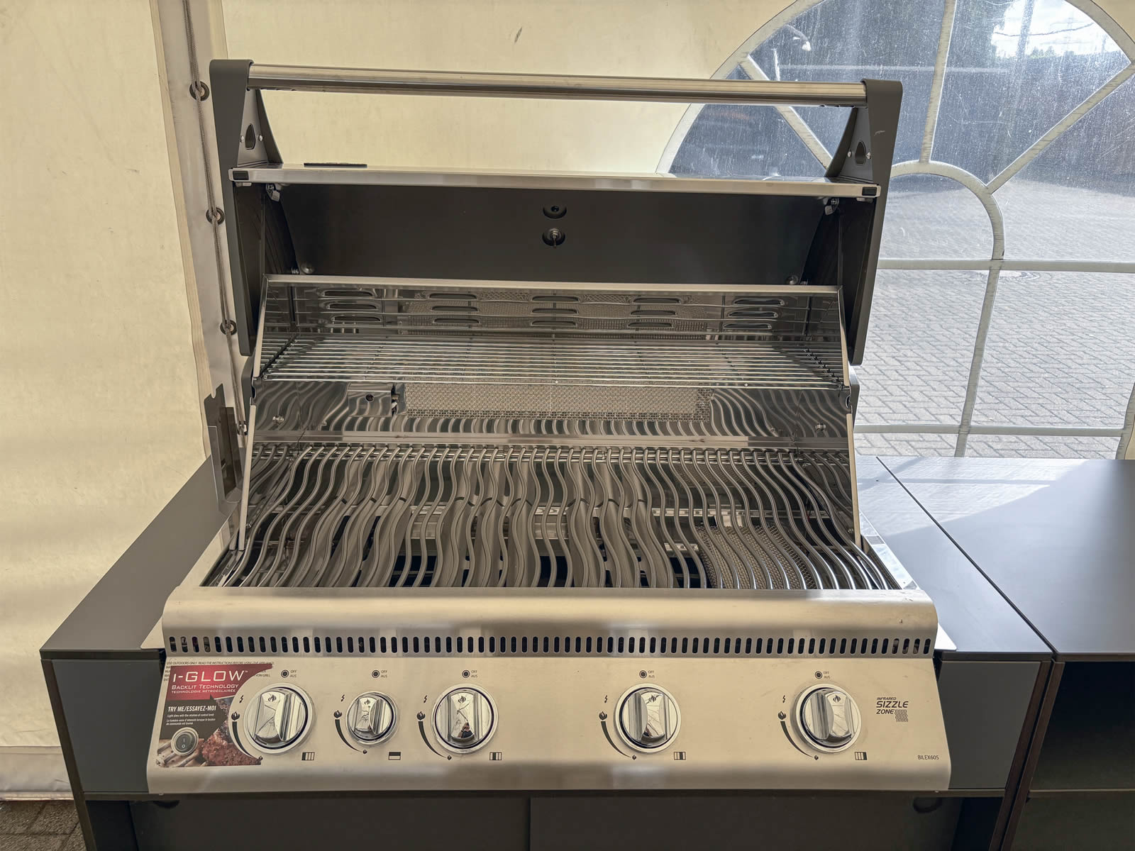 Bilex Aufbaugrill mit Conmoto Ticino Outdoor Küchenzeile Ausstellungsstück