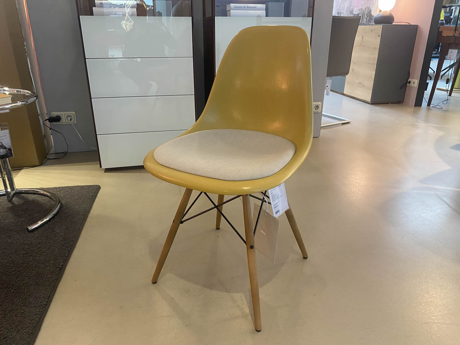 Stuhl Fiberglas DSW 15037 Ausstellungsstück