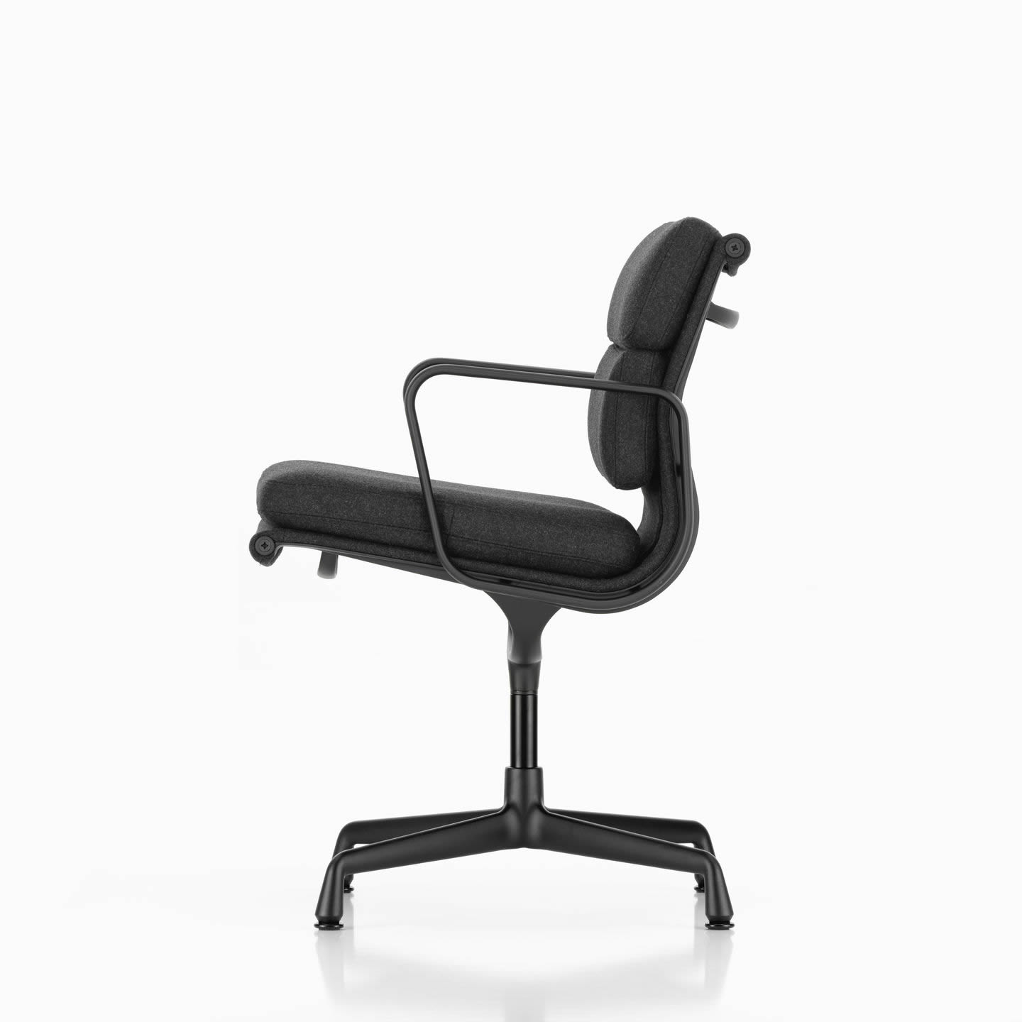 Soft Pad Chair EA 208 Cosy 2