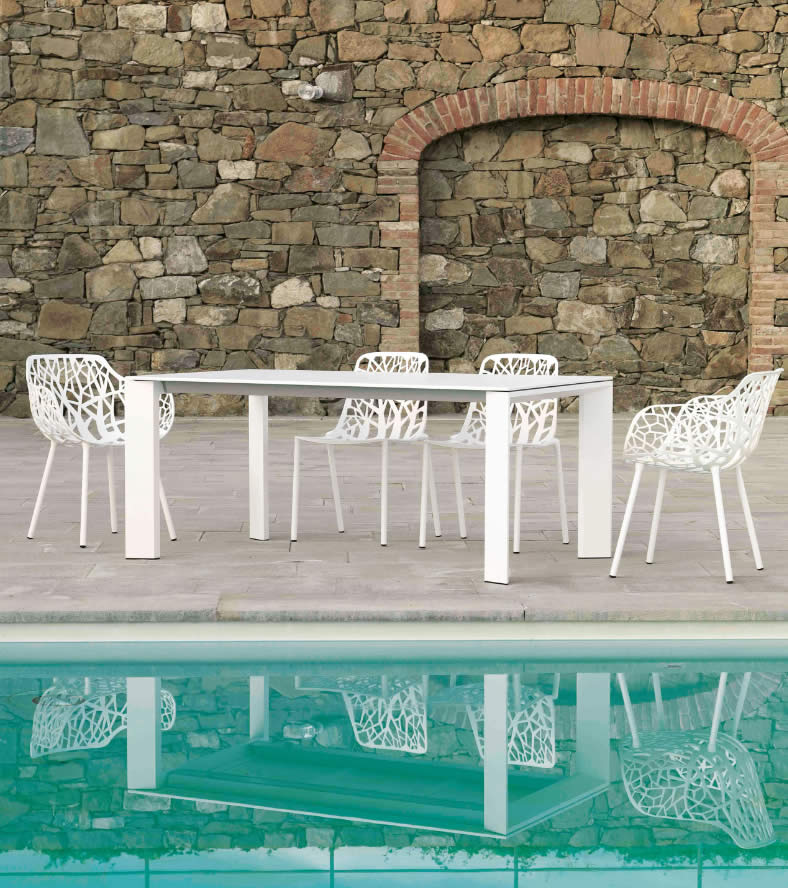 Grande Arche Gartentisch