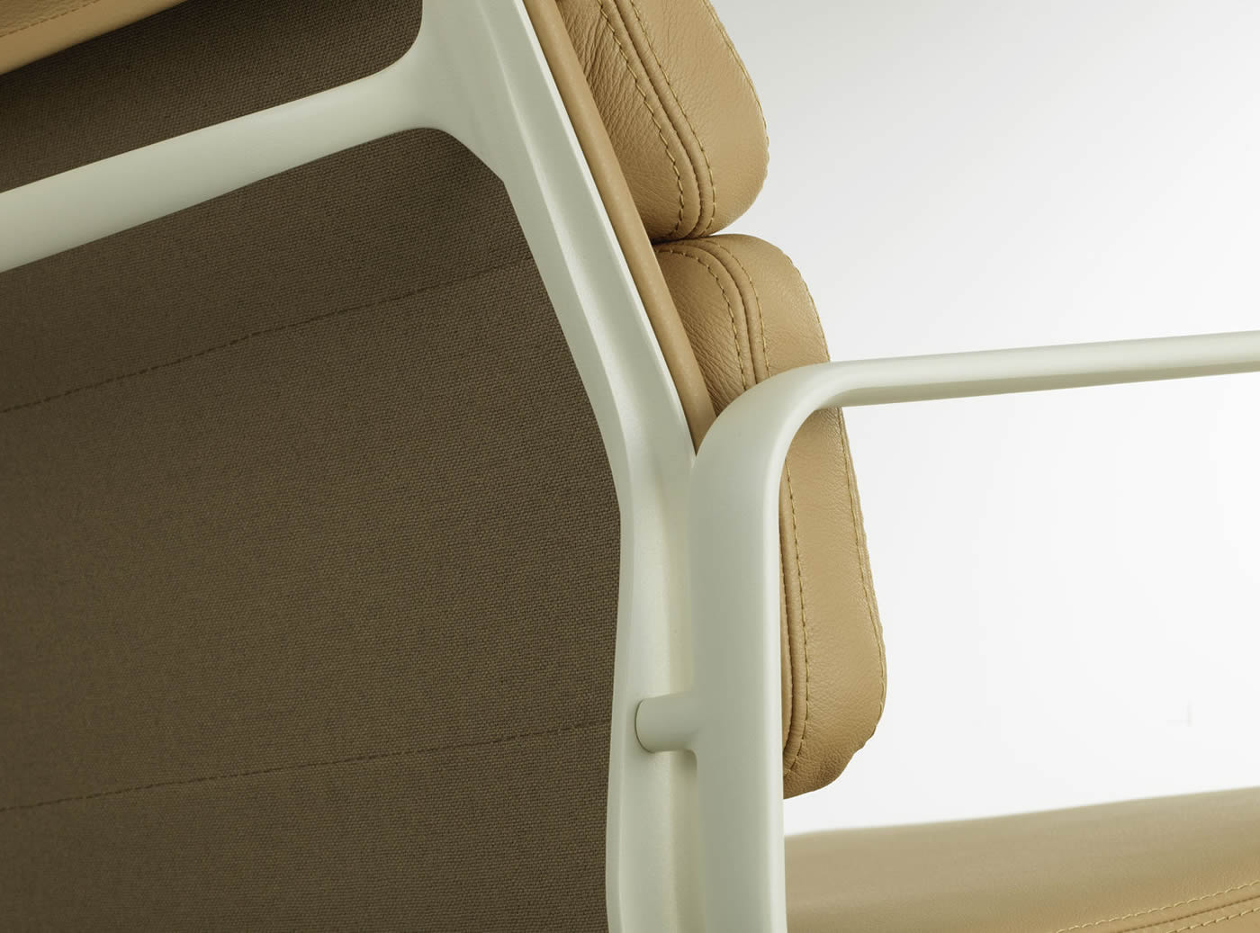 Soft Pad Chair EA 231 neue Gestellfarben