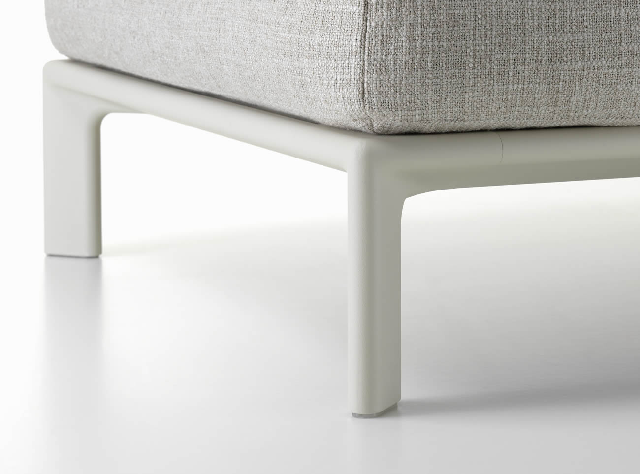 Anagram Plattform mit Sitzkissen