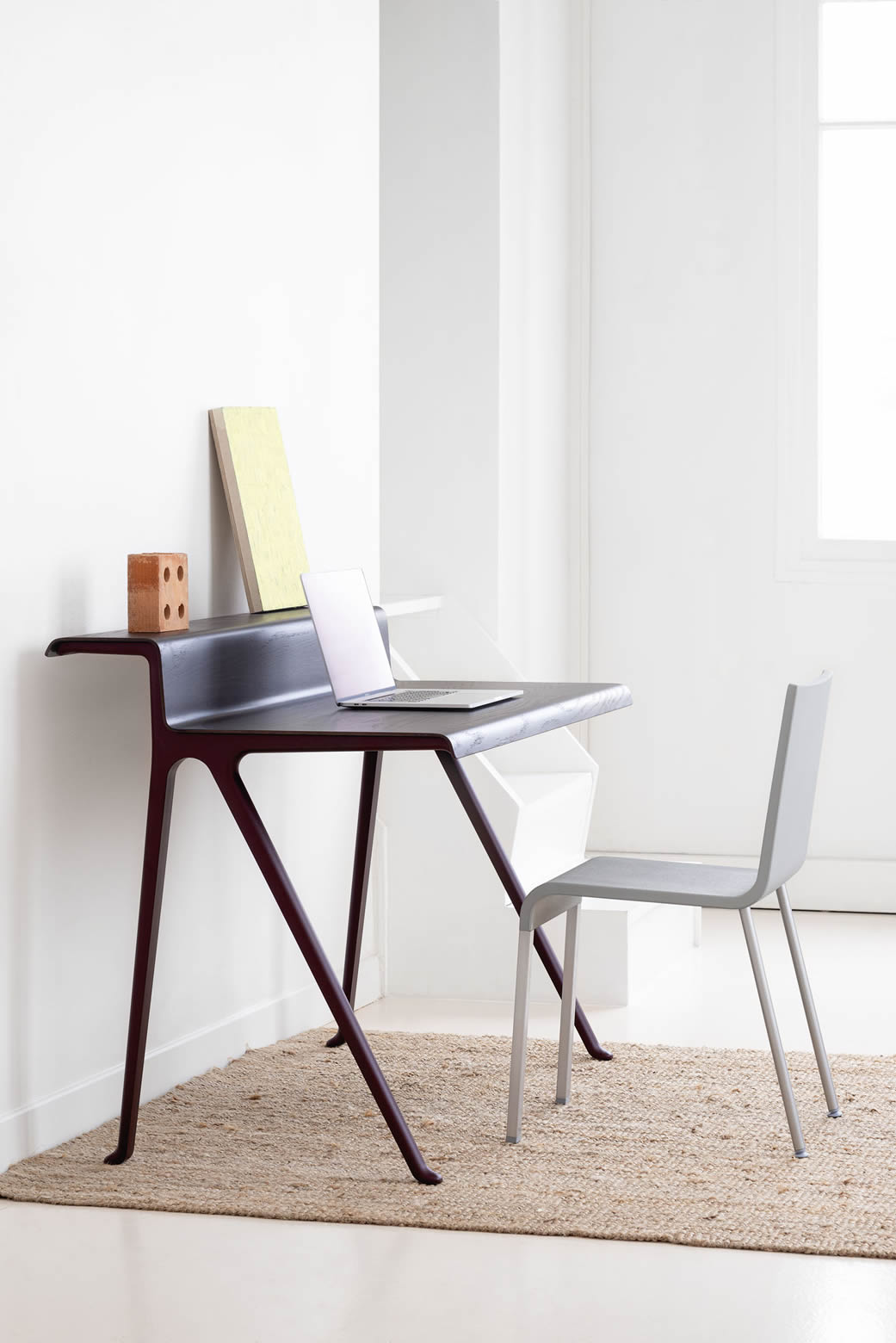 Courier Schreibtisch