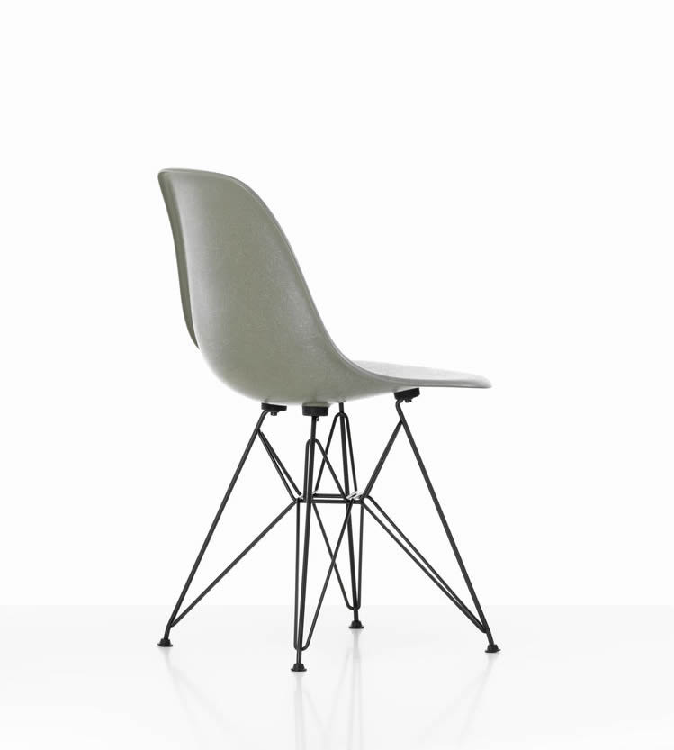 Eames Fiberglass Chair DSR