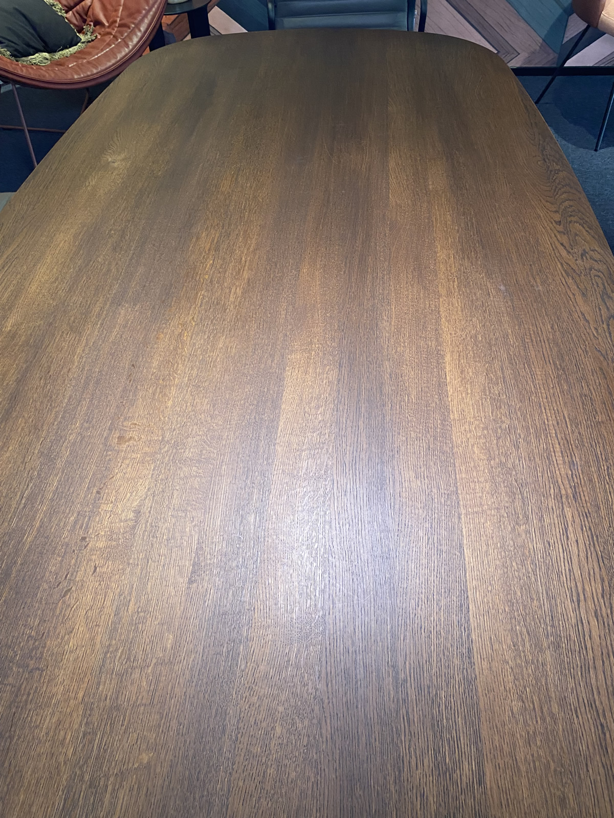 Segmented Table Ausstellungsstück