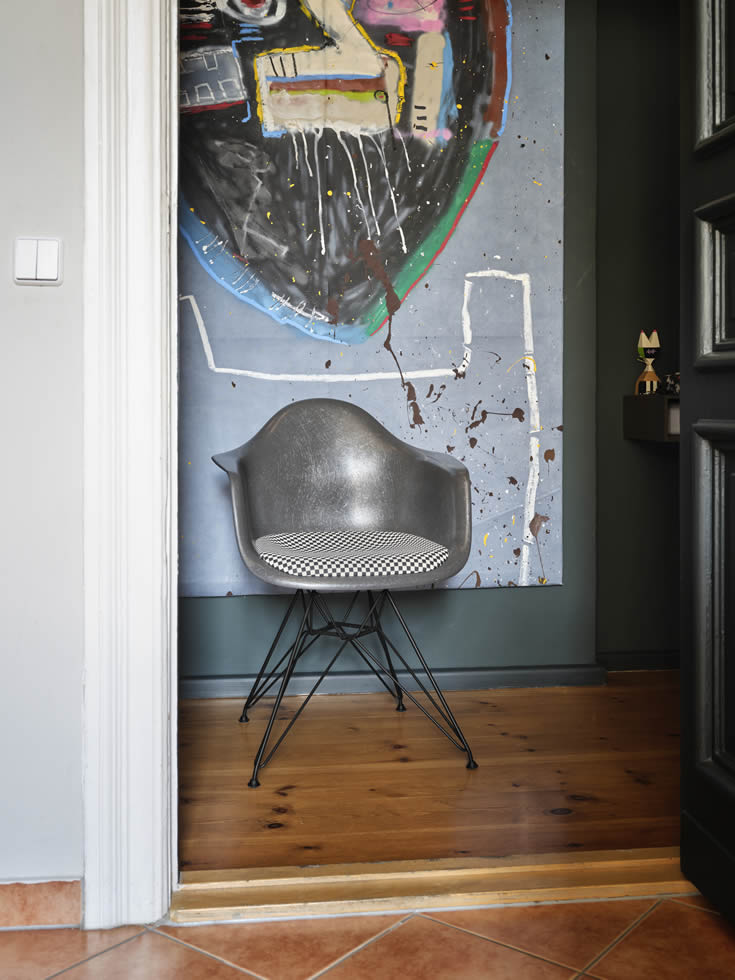 Eames Fiberglass Armchair DAR mit Sitzkissen