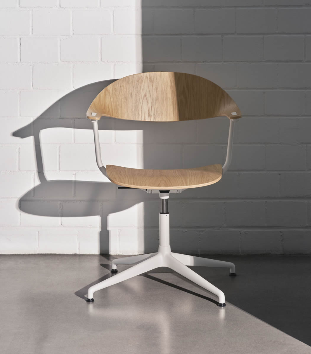 Mynt Plywood Chair Drehstuhl