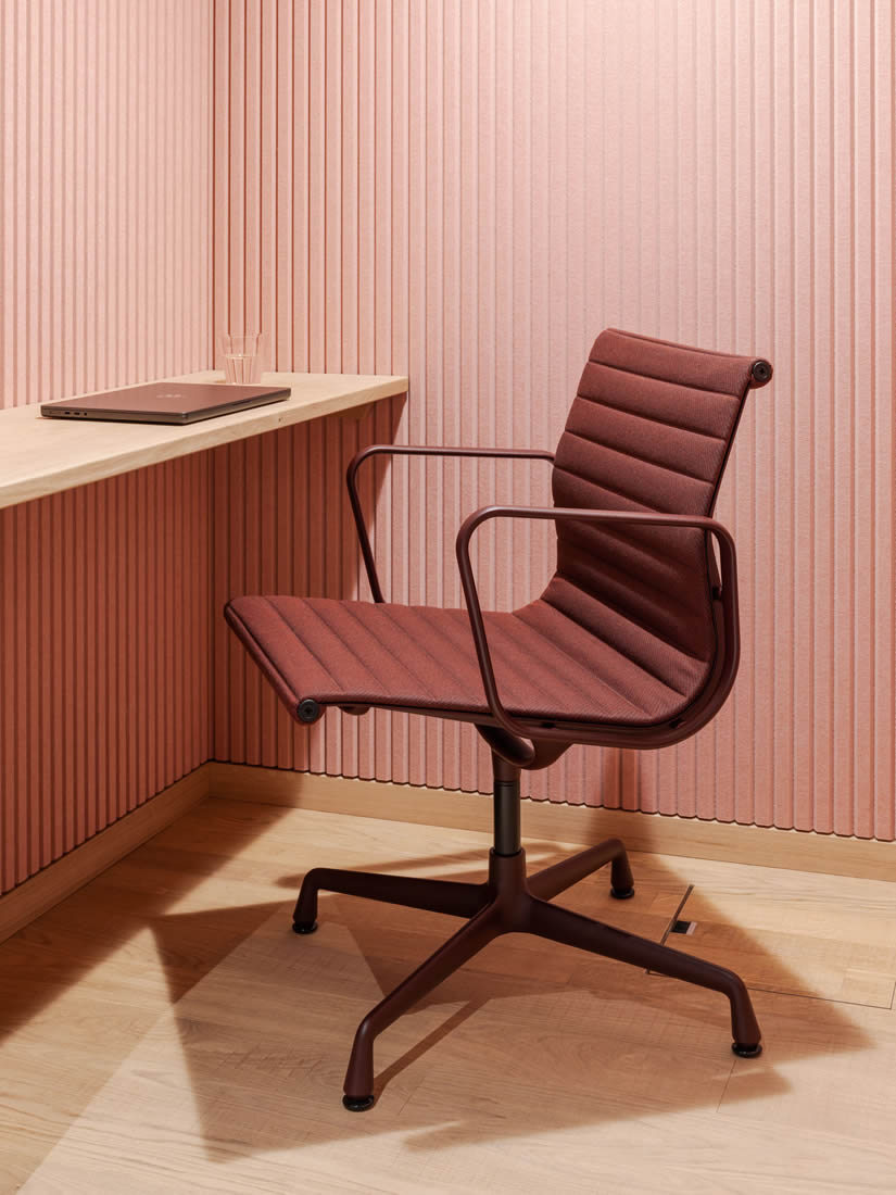 Aluminium Chair EA 107 / EA 108 neue Gestellfarben