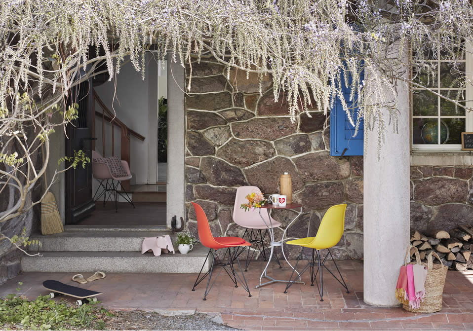 Eames Plastic Side Chair DSR White Collection