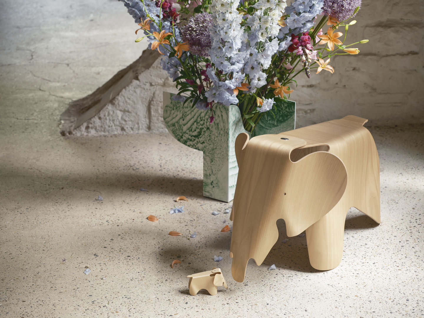 Eames Elephant Plywood neue Version
