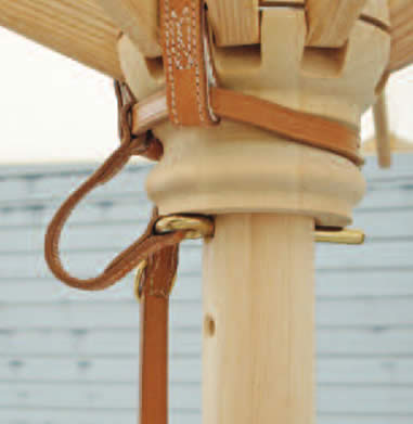 Klassiker Sonnenschirm mit Flaschenzug und Bodenplatte