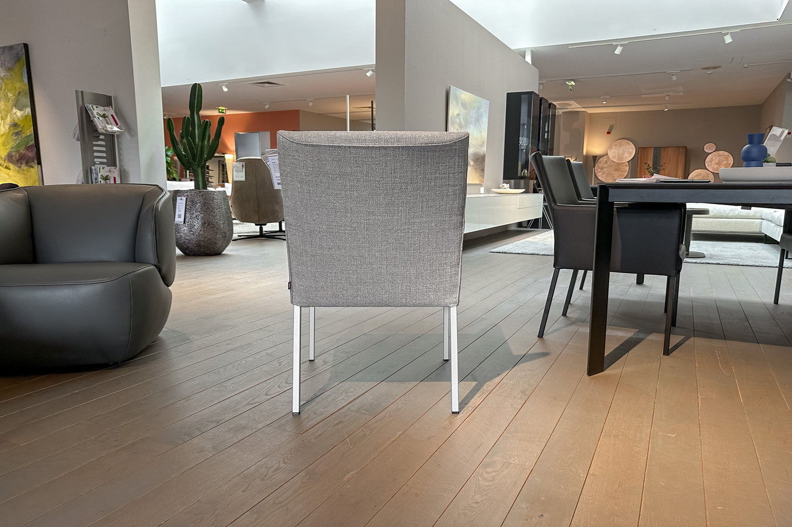 Stuhl mit Armlehnen 652 11951 Ausstellungsstück