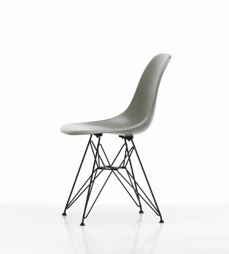 Eames Fiberglass Chair DSR