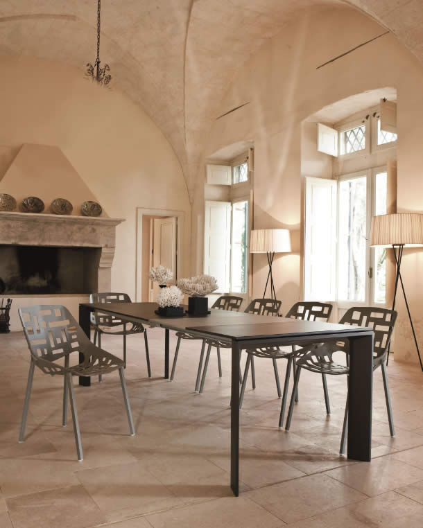 Grande Arche Gartentisch