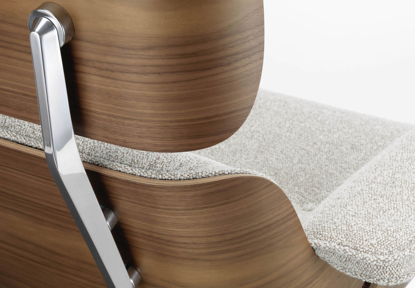 Eames Lounge Chair mit Ottoman Nussbaum weiss Stoff Nubia